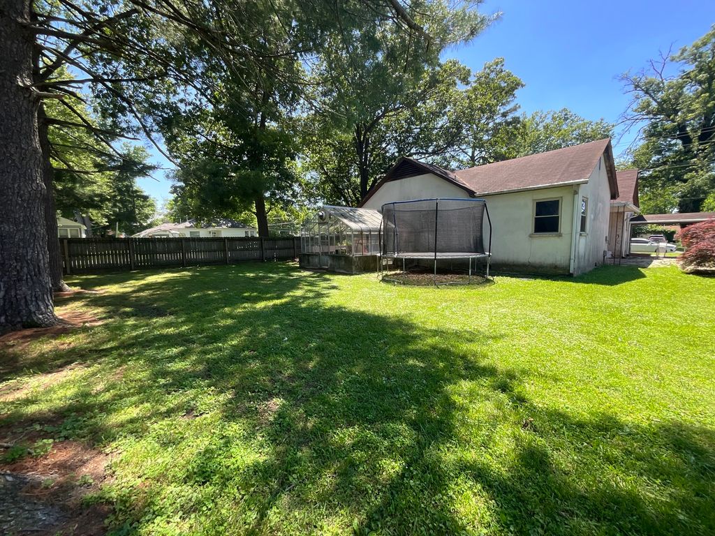 Image 3 of property listing at 1125 S Maple Street, Centralia, IL 62801