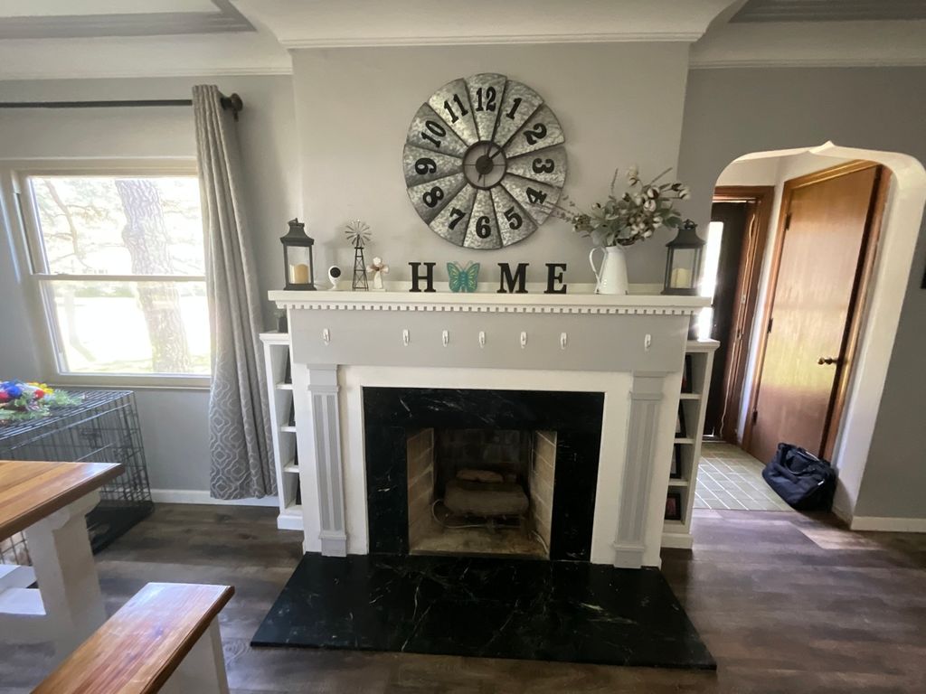 Image 6 of property listing at 1125 S Maple Street, Centralia, IL 62801