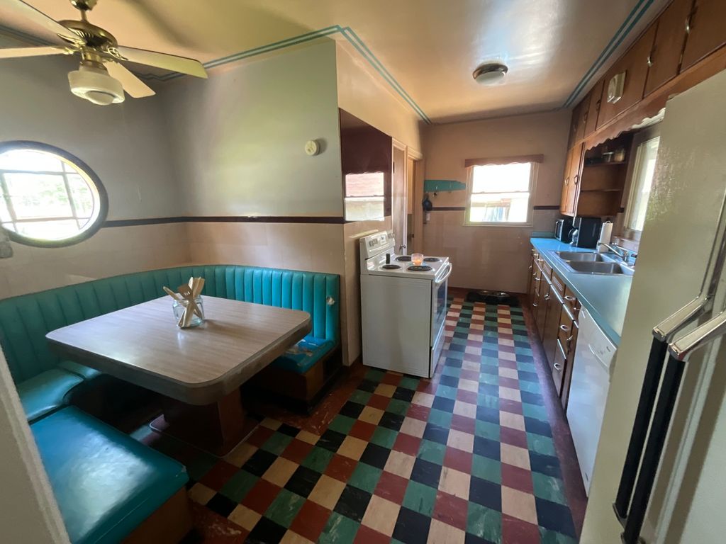 Image 9 of property listing at 1125 S Maple Street, Centralia, IL 62801