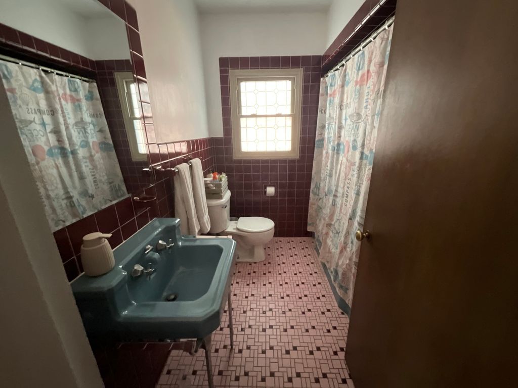 Image 10 of property listing at 1125 S Maple Street, Centralia, IL 62801