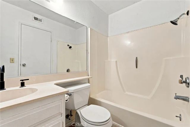 9753 Karmont, South Gate, CA 90280