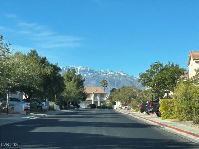 8516 Bandits Bluff Avenue, Las Vegas, NV 89143