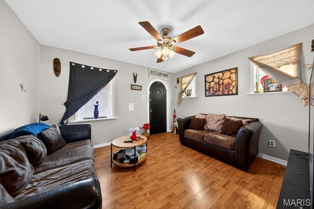 5625 Chippewa Street, St Louis, MO 63109