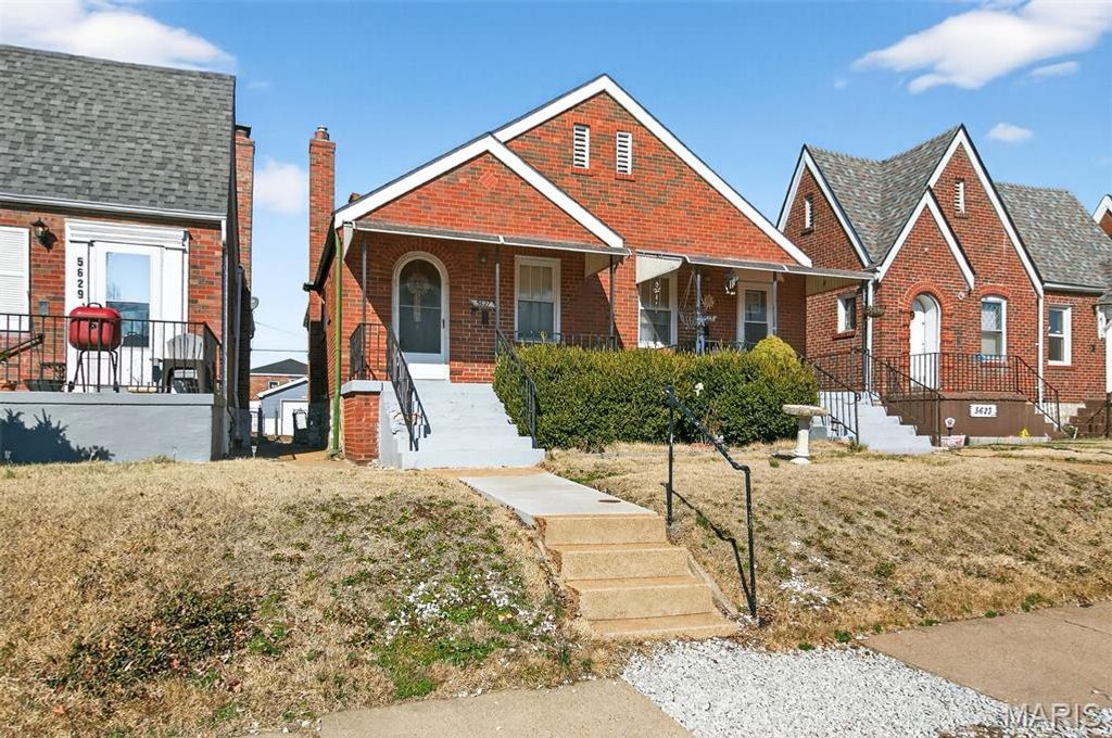 5625 Chippewa Street, St Louis, MO 63109
