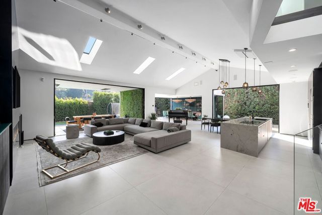 1368 Beckwith Avenue, Los Angeles, CA 90049