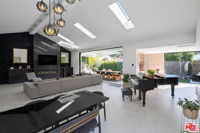 1368 Beckwith Avenue, Los Angeles, CA 90049
