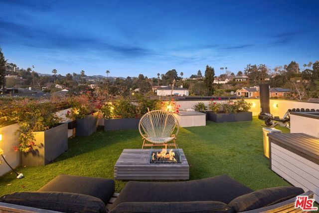 1368 Beckwith Avenue, Los Angeles, CA 90049