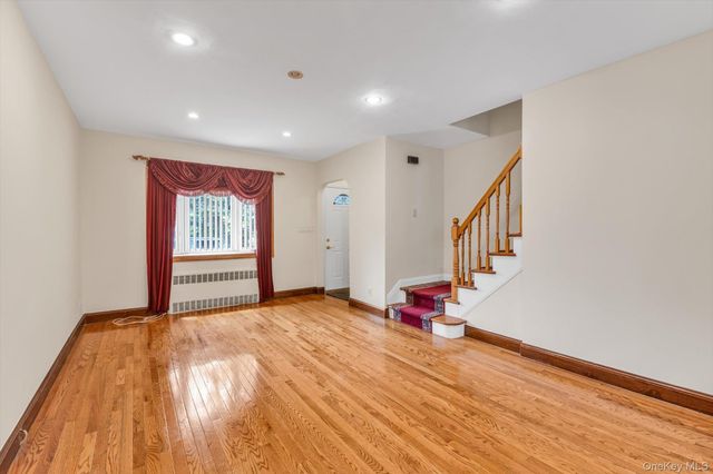 13835 64th Avenue, Flushing, NY 11367