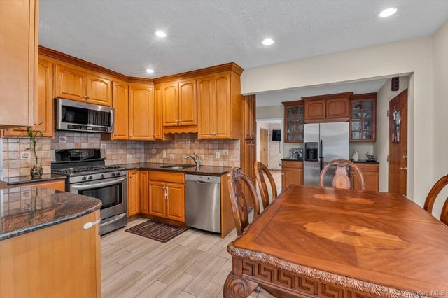 13835 64th Avenue, Flushing, NY 11367