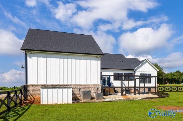 1719 Gurley Pike, Gurley, AL 35748