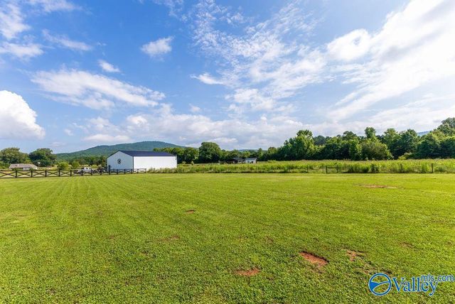 1719 Gurley Pike, Gurley, AL 35748