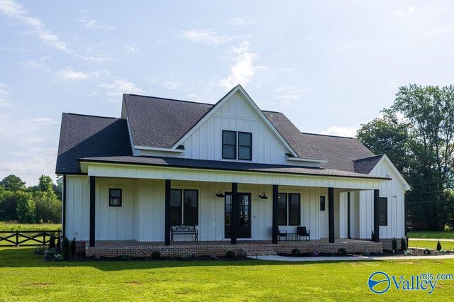 1719 Gurley Pike, Gurley, AL 35748