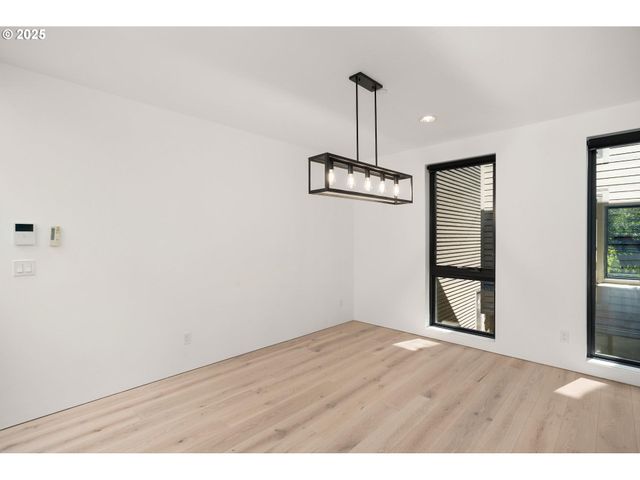 1853 Nw 28TH Ave, Portland, OR 97210