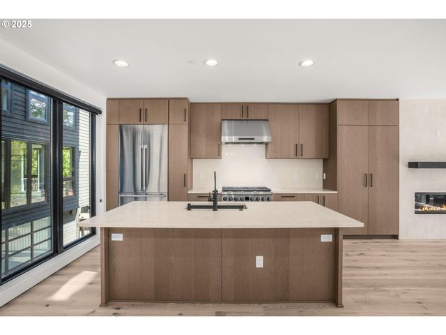1853 Nw 28TH Ave, Portland, OR 97210