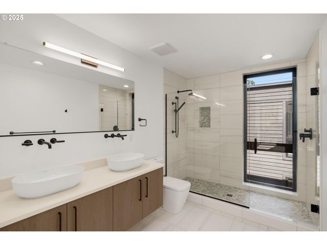 1853 Nw 28TH Ave, Portland, OR 97210