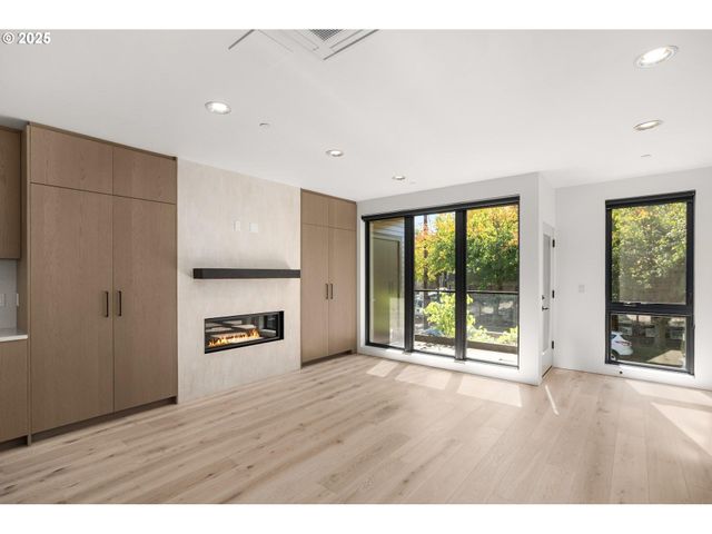 1853 Nw 28TH Ave, Portland, OR 97210