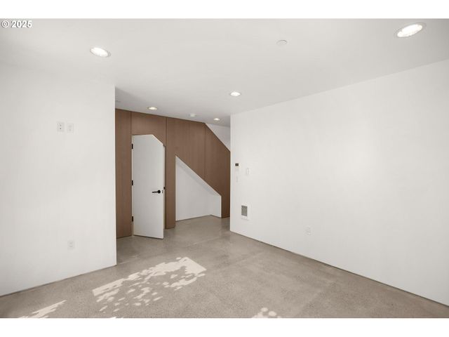 1853 Nw 28TH Ave, Portland, OR 97210