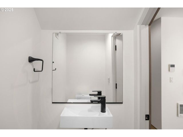 1853 Nw 28TH Ave, Portland, OR 97210