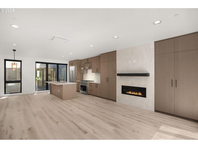 1853 Nw 28TH Ave, Portland, OR 97210