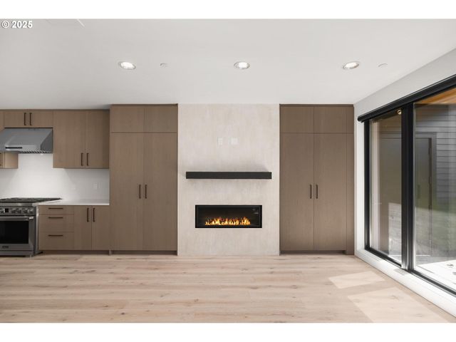 1853 Nw 28TH Ave, Portland, OR 97210