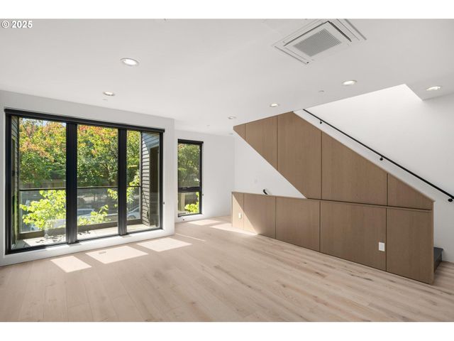 1853 Nw 28TH Ave, Portland, OR 97210