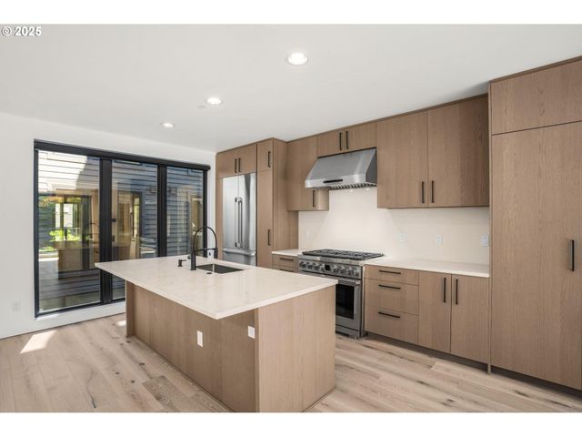 1853 Nw 28TH Ave, Portland, OR 97210