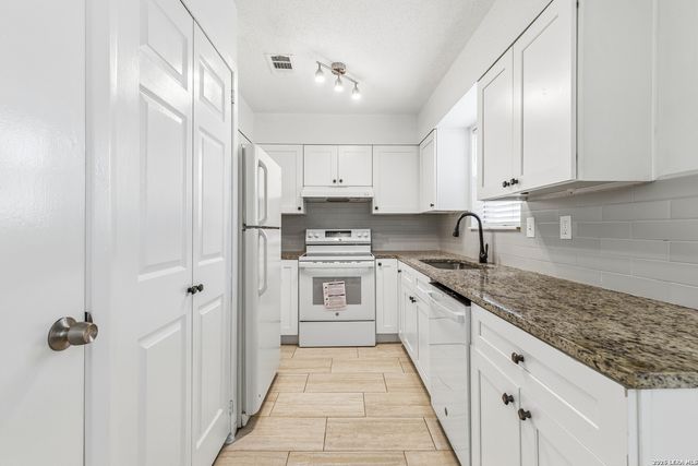 923 Vance Jackson Rd Apt 1110, San Antonio, TX 78201
