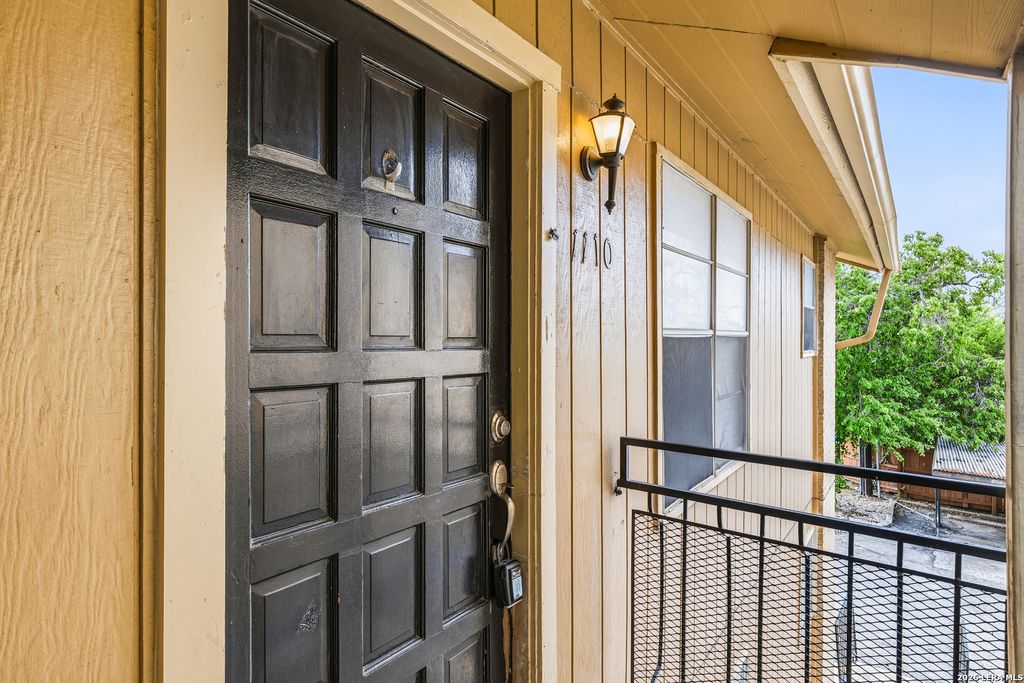 923 Vance Jackson Rd Apt 1110, San Antonio, TX 78201