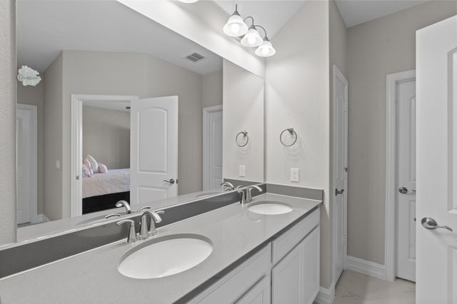 1048 Pinnacle Breeze Drive, Fort Worth, TX 76052