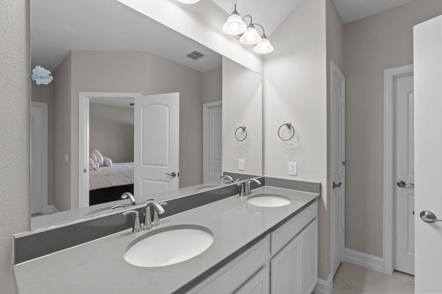 1048 Pinnacle Breeze Drive, Fort Worth, TX 76052