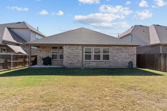 1048 Pinnacle Breeze Drive, Fort Worth, TX 76052