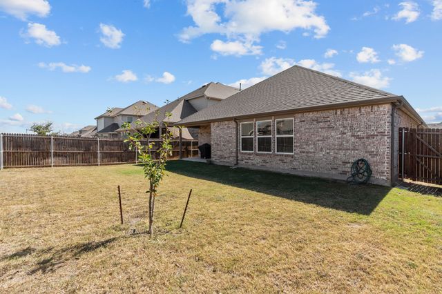 1048 Pinnacle Breeze Drive, Fort Worth, TX 76052