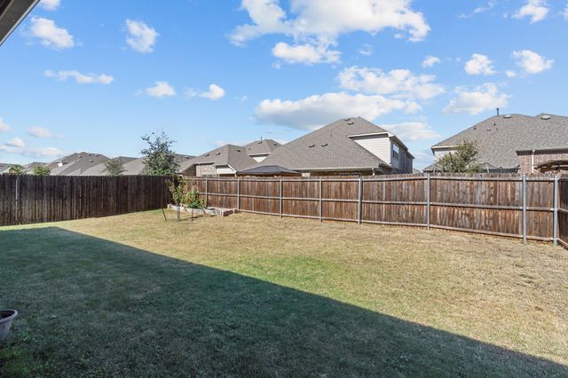 1048 Pinnacle Breeze Drive, Fort Worth, TX 76052