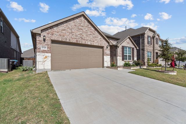 1048 Pinnacle Breeze Drive, Fort Worth, TX 76052