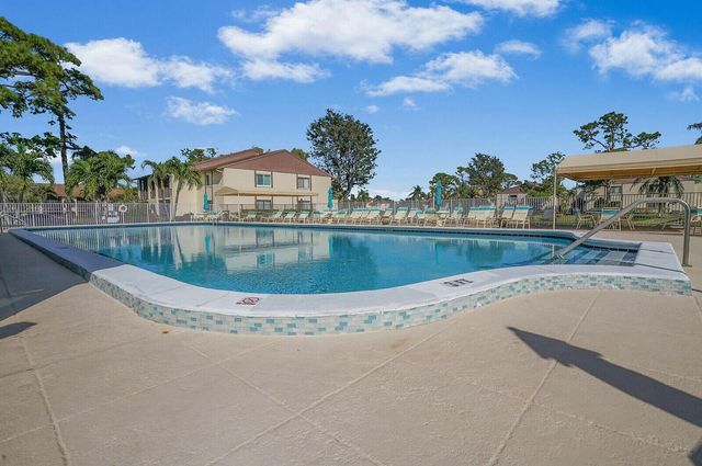 323 KNOTTY PINE Circle A-2, Greenacres, FL 33463