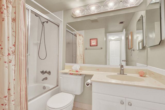 323 KNOTTY PINE Circle A-2, Greenacres, FL 33463