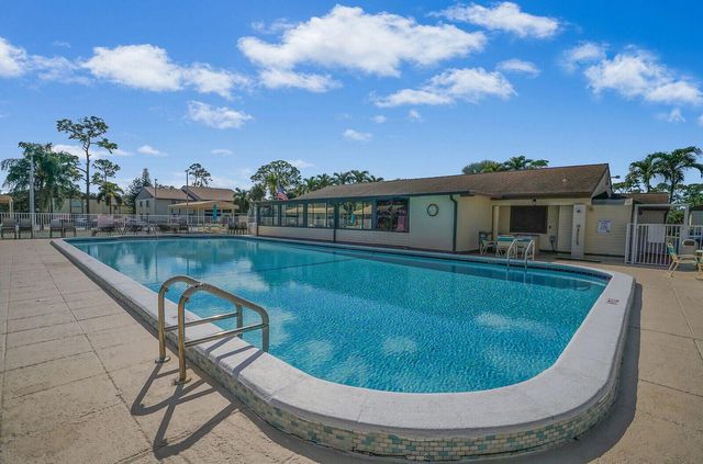 323 KNOTTY PINE Circle A-2, Greenacres, FL 33463