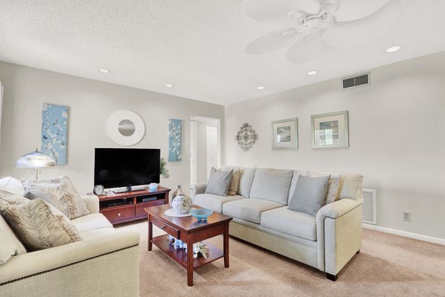 323 KNOTTY PINE Circle A-2, Greenacres, FL 33463