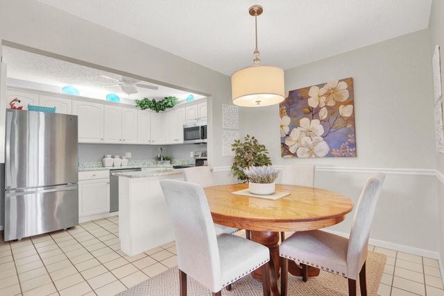 323 KNOTTY PINE Circle A-2, Greenacres, FL 33463
