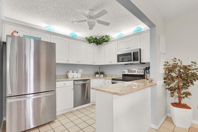 323 KNOTTY PINE Circle A-2, Greenacres, FL 33463