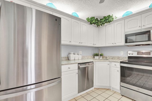 323 KNOTTY PINE Circle A-2, Greenacres, FL 33463