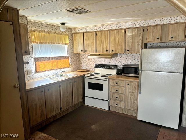 3030 West Basin Avenue, Pahrump, NV 89060