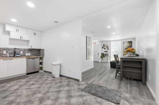 9829 Park Lane Court B, Dallas, TX 75220