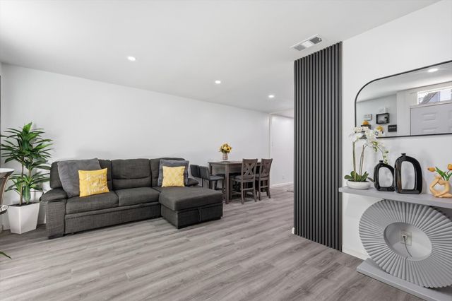 9829 Park Lane Court B, Dallas, TX 75220