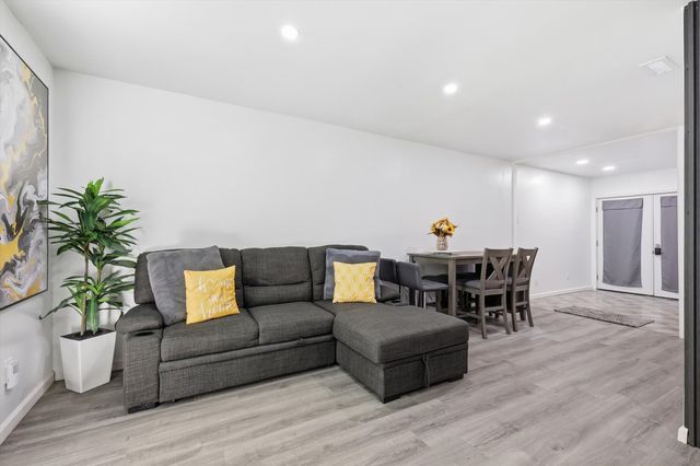 9829 Park Lane Court B, Dallas, TX 75220