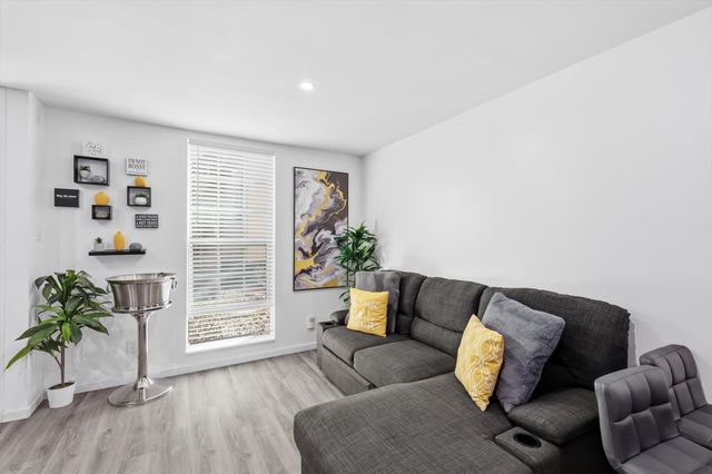 9829 Park Lane Court B, Dallas, TX 75220