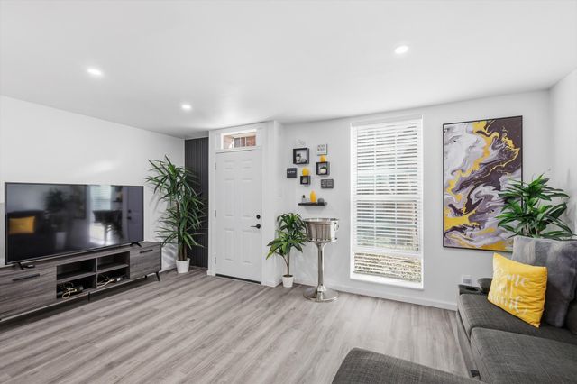 9829 Park Lane Court B, Dallas, TX 75220