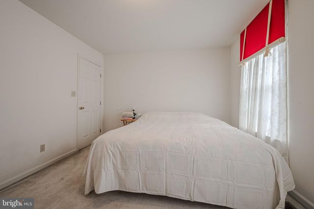 17 MONTAGUE RD, Newark, DE 19713