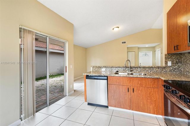 1513 Garden Rd, Weston, FL 33326