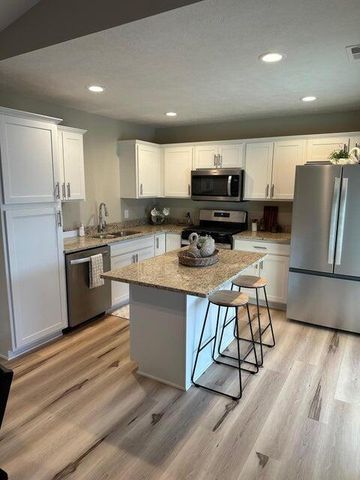 725 Heritage Woods Lane, Paw Paw, MI 49079